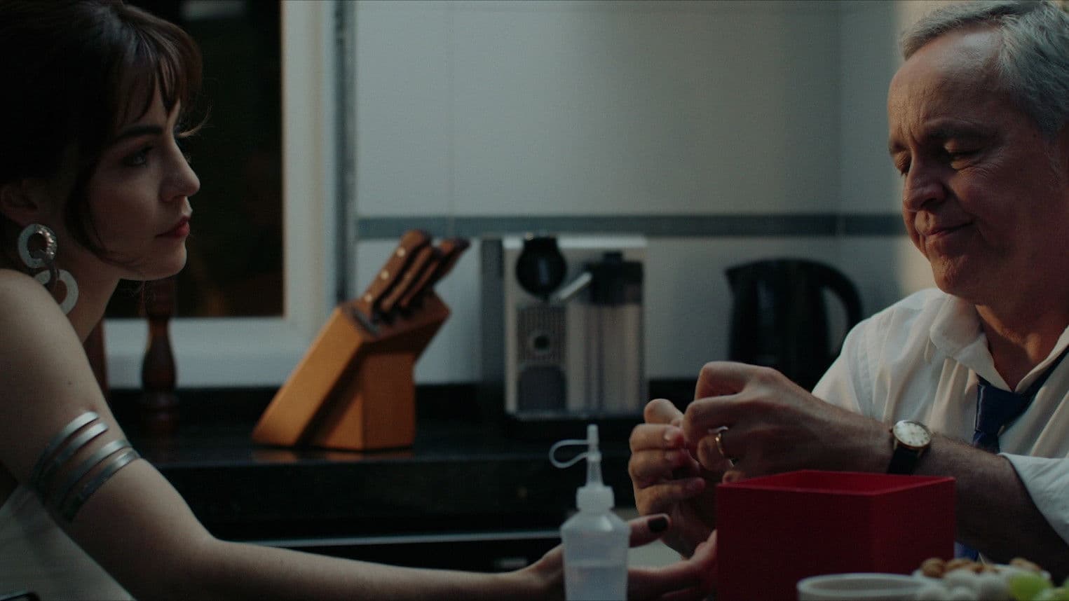 Aquela Sombra Em Seu Sorriso