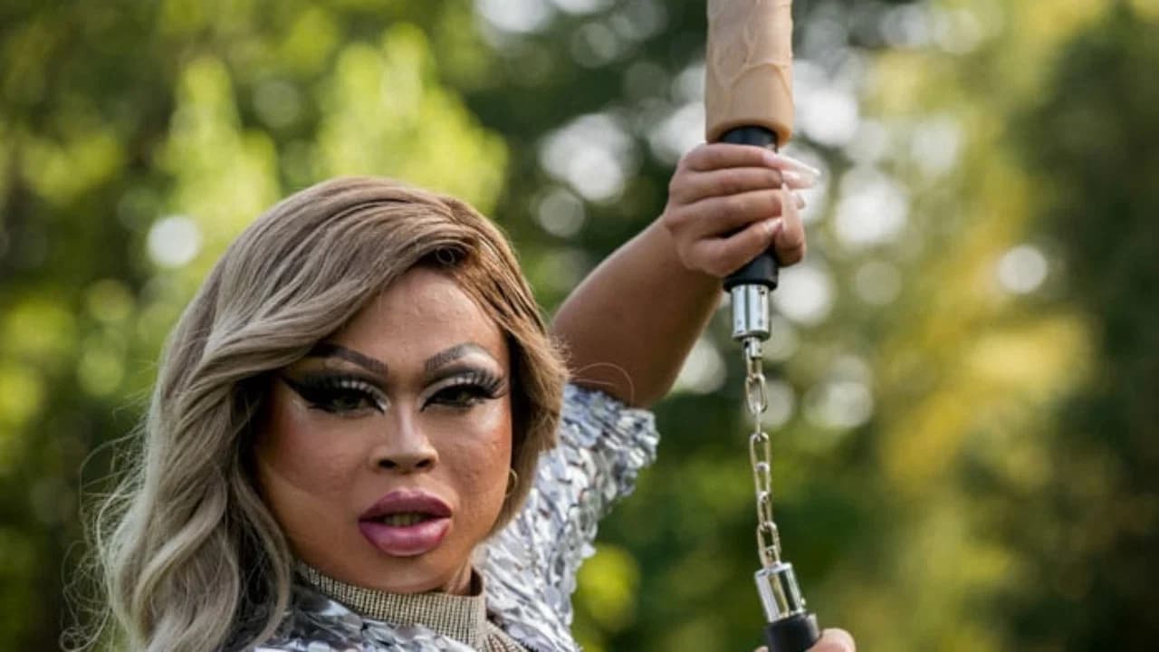 Enter the Drag Dragon