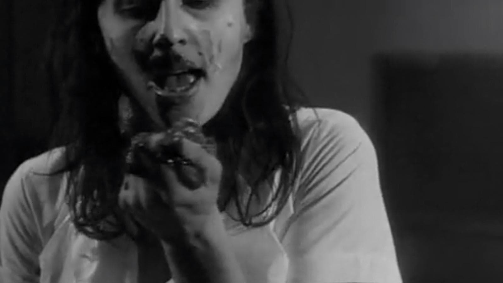 Graveyard Alive: A Zombie Nurse in Love