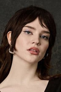 Sophie Thatcher photo