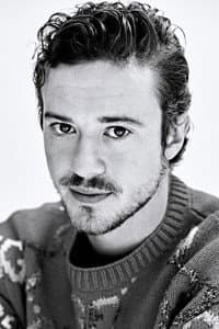 Joseph Quinn photo