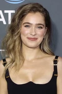 Haley Lu Richardson photo