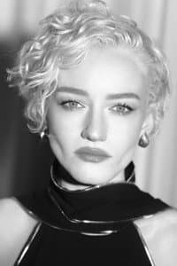 Julia Garner photo