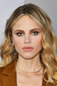 Halston Sage photo