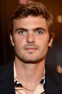 Alex Roe photo