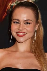 Karolina Ugrenyuk photo