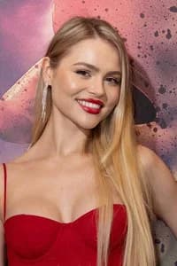 Karolina Ugrenyuk photo