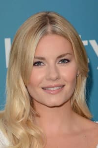Elisha Cuthbert photo