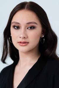Lola Tung photo