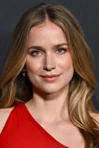 Elizabeth Lail photo