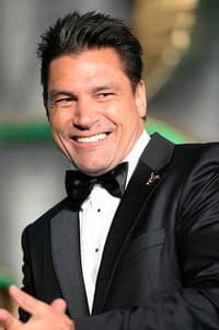 Manu Bennett photo