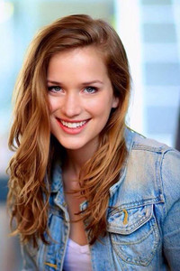 Elizabeth Lail photo