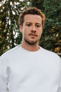 Joseph Quinn photo
