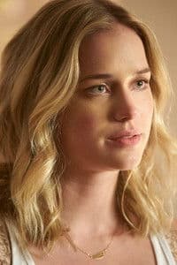 Elizabeth Lail photo