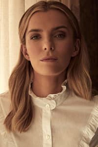 Betty Gilpin photo