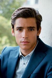 Brenton Thwaites photo
