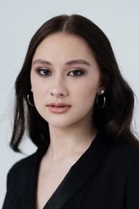 Lola Tung photo