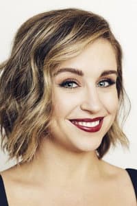Taylor Misiak photo