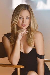 Courtney Paige photo