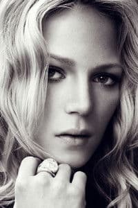 Emma Bell photo