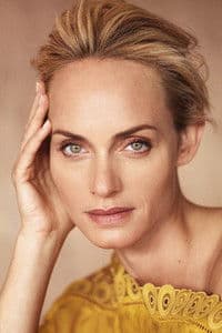 Amber Valletta photo