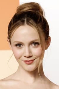 Iris Apatow photo