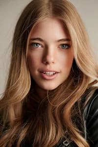 Elle McKinnon photo