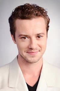 Joseph Quinn photo