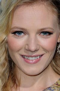 Emma Bell photo
