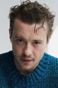 Joseph Quinn photo