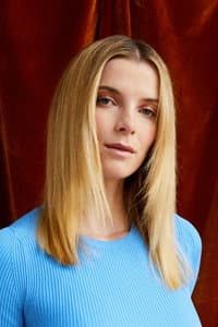 Betty Gilpin photo