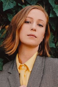Hannah Einbinder photo