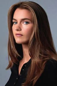 Chloe East photo