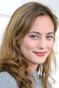 Nora Arnezeder photo